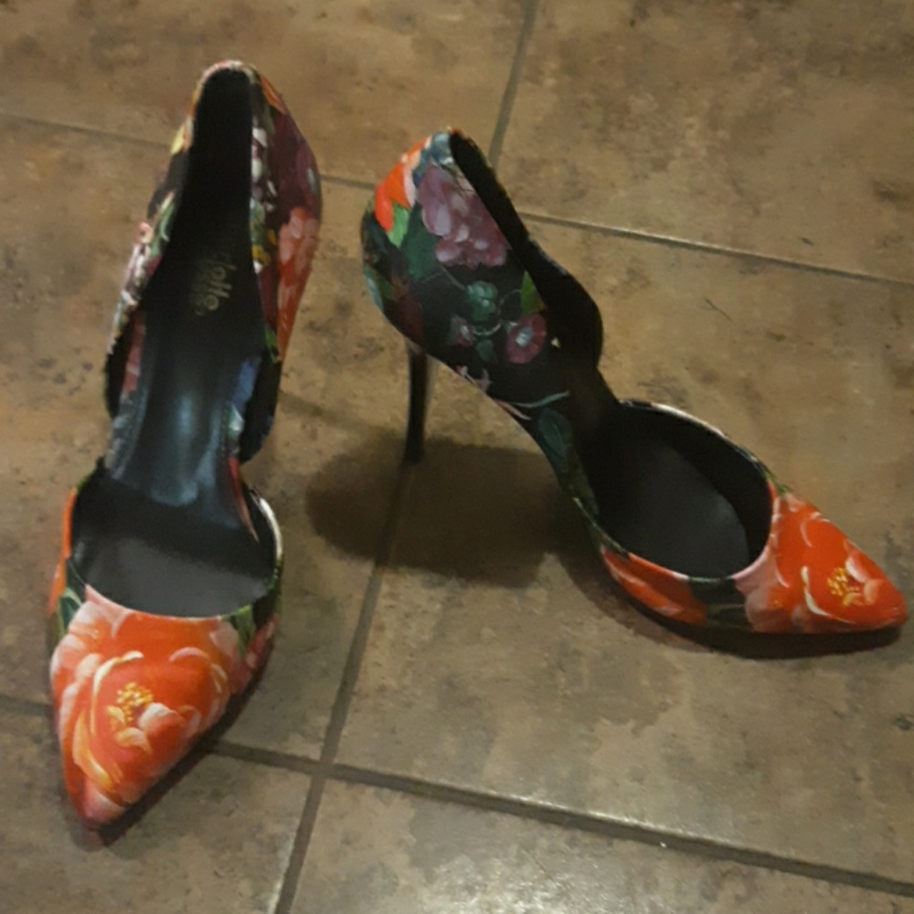 Heels - Picture 2 of 4
